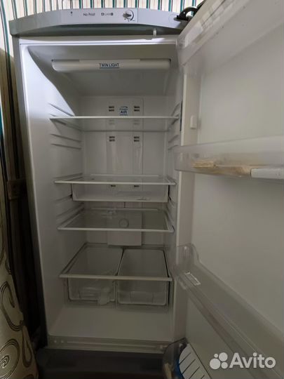 Холодильник б/у Indesit No Frost на запчасти