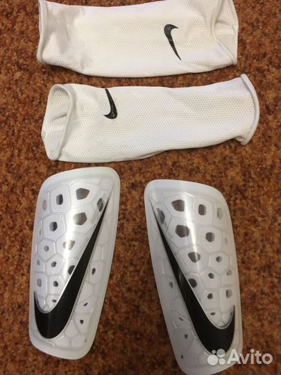 Футбольные щитки