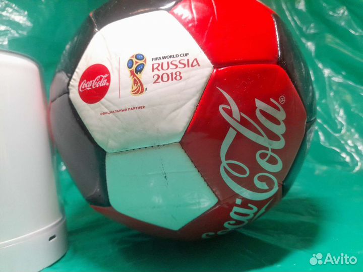Футбольный мяч кока кола