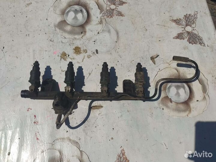 Топливная рампа форсунки Рено дача супернова 1.4