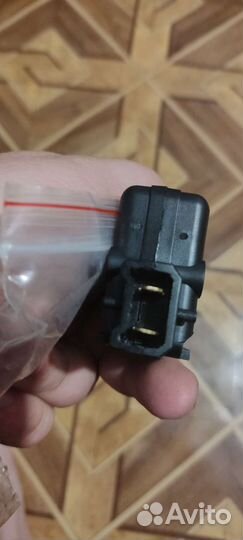 Электро привод замка багажника рено Логан 2
