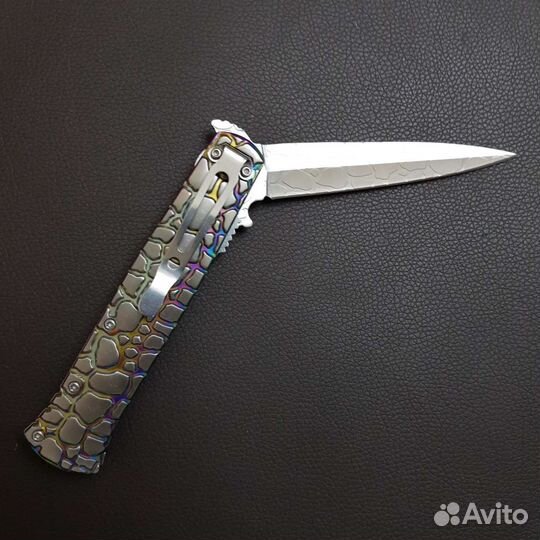 Футуристичный нож 