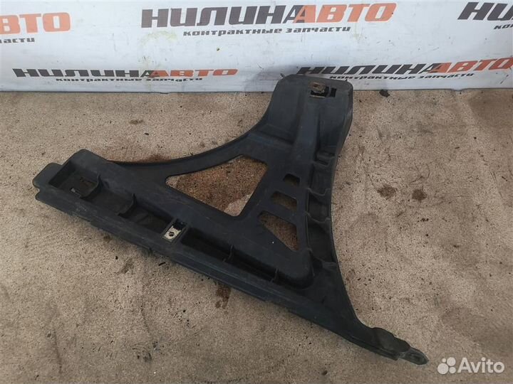 Кронштейн заднего бампера правый Митсубиси Каризма