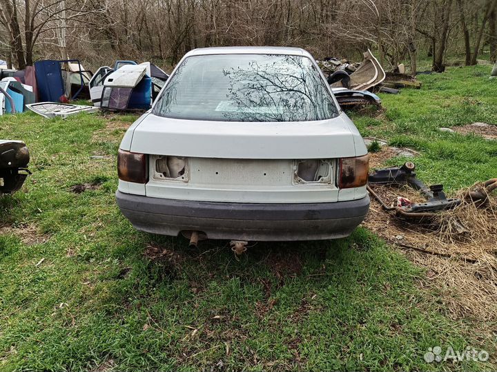В разборе Audi 80 b3