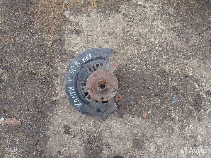 Кулак поворотный передний правый Toyota Camry V50