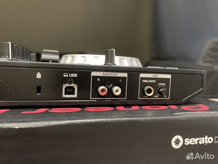 Dj контролер Pioneer DDJ-SB3