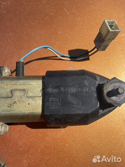 Мотор стеклоподъемника (стоял на Приоре)