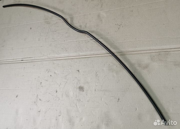Нижний молдинг лобового стекла Mercedes W124