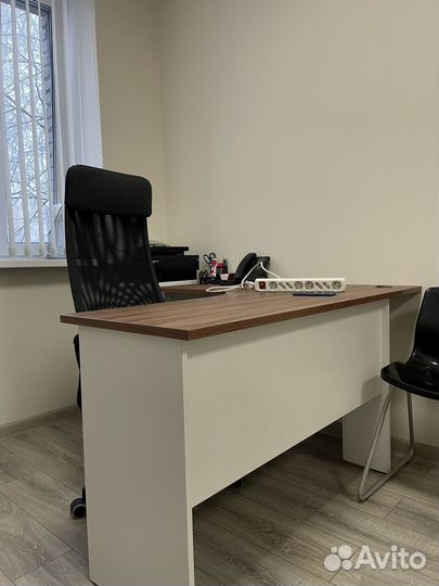 Угловой компьютерный стол