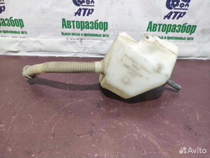 Бачок омывателя лобового стекла Ford Focus