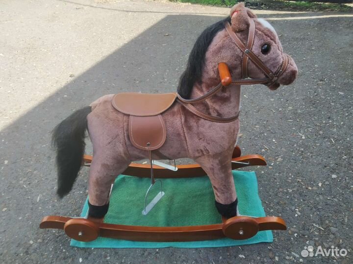Продам лошадку с колесиками и музыкой