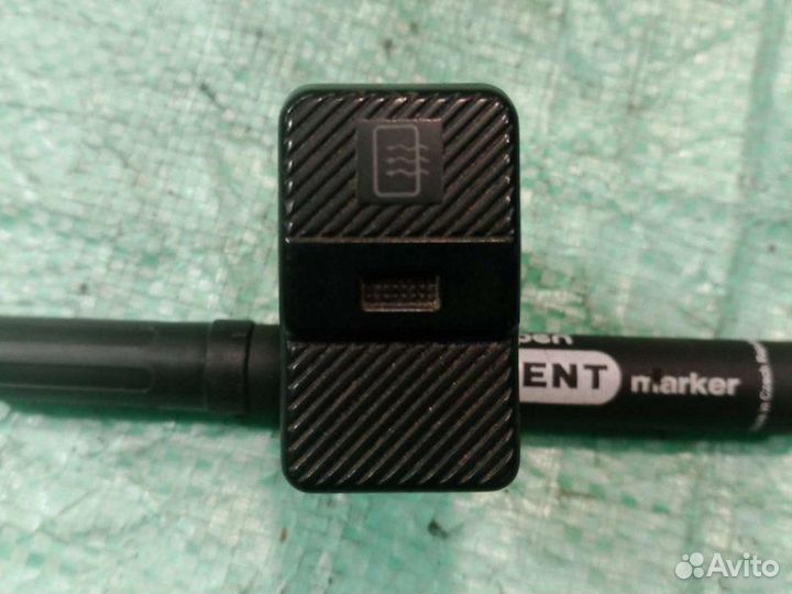 Кнопка подогрева стекла Volkswagen Passat B3