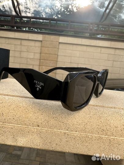 Женские очки Prada