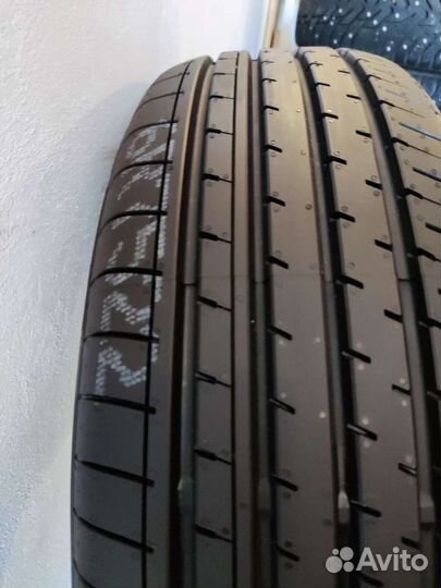 Yokohama BluEarth-XT AE61 215/70 R16