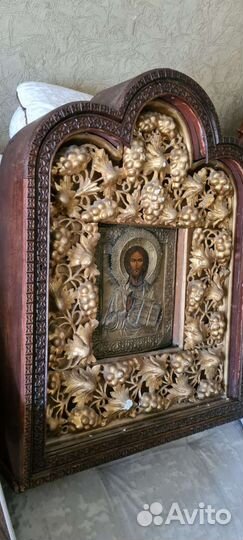 Икона Иисус Христос в киоте