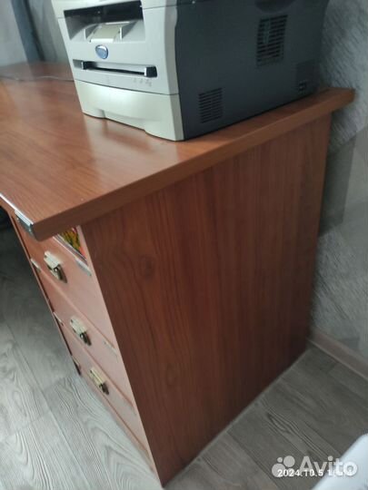 Письменный стол