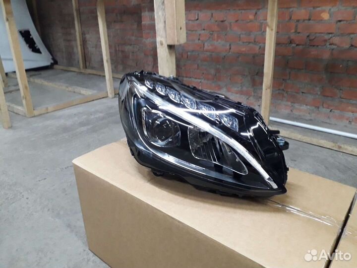 Фара Mercedes Benz W205 LED (14-18)