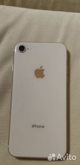 Телефон iPhone 8