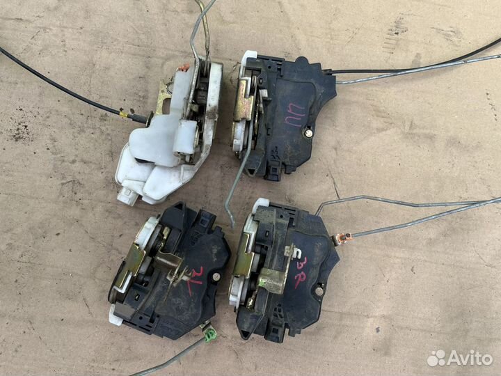 Замок двери Мицубиси Лансер 9