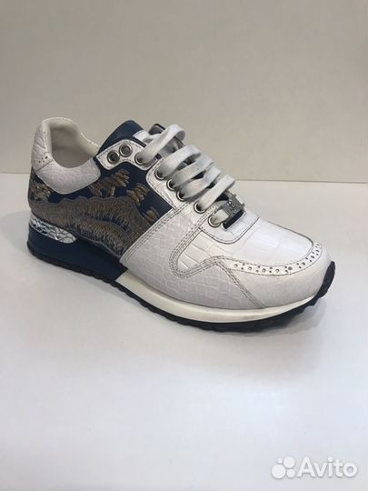 Кроссовки женские