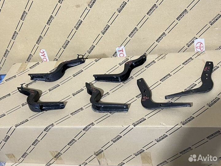 Кронштейн подножки Toyota Hilux 8