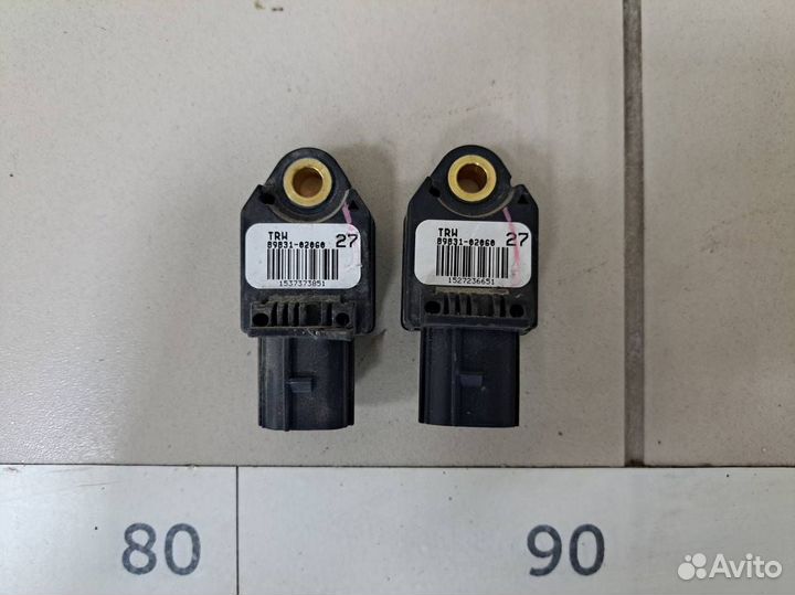 Б/У Датчик AIR BAG 8983102060 toyota