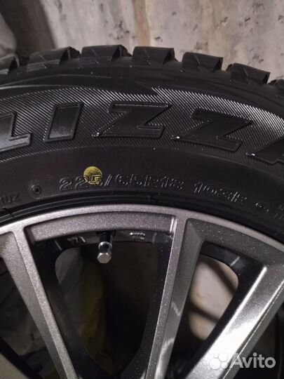 Bridgestone Blizzak DM-V1 225/65 R18