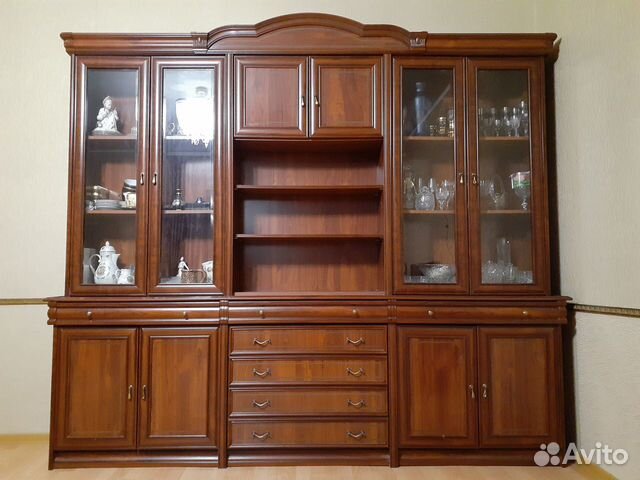 Классическая мебельная стенка