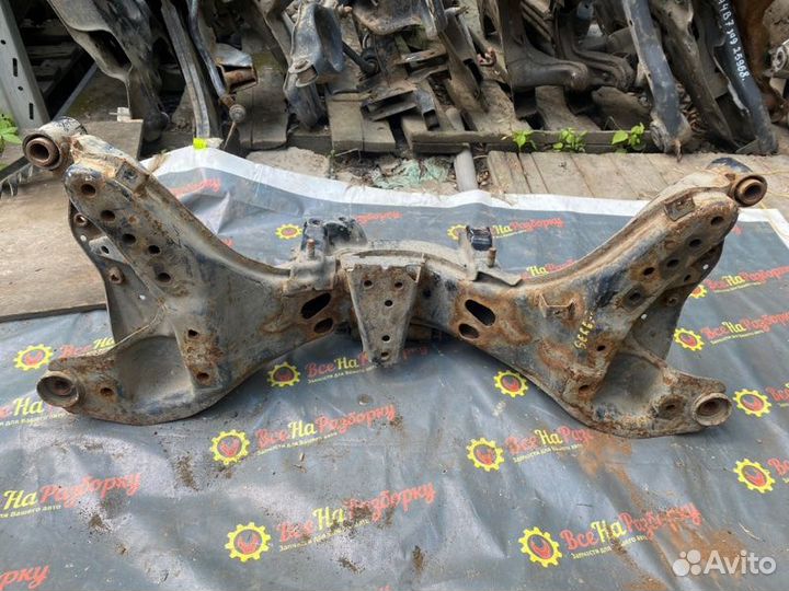 Подрамник передний Nissan Serena C24