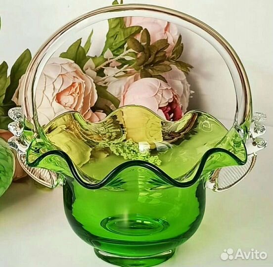 Винтажные вазы цвета молодой зелени