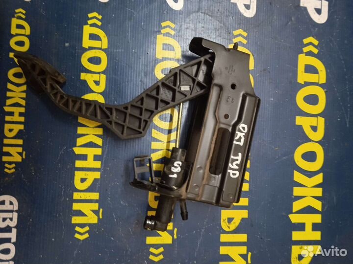 Педаль сцепления Skoda Octavia Tour