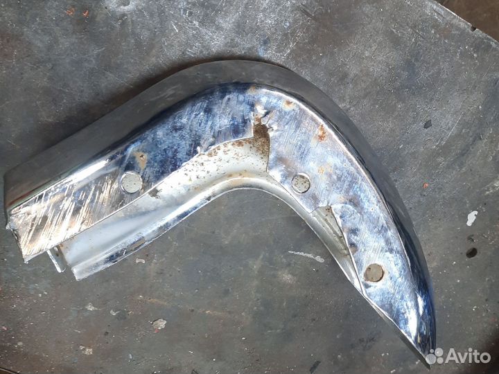 Клык бампера газ 24 передний левый