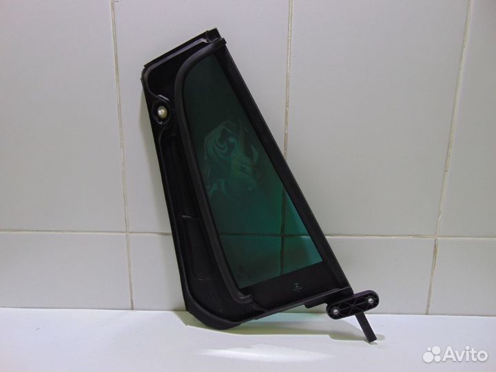 Стекло двери (форточка) заднее левое Volkswagen