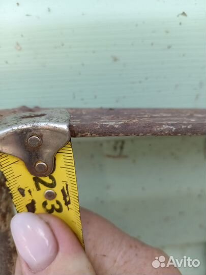 Лестница, труба, баллон газовый