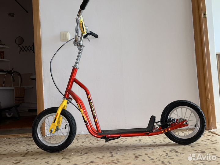 Самокат с надувными колесами Mustang