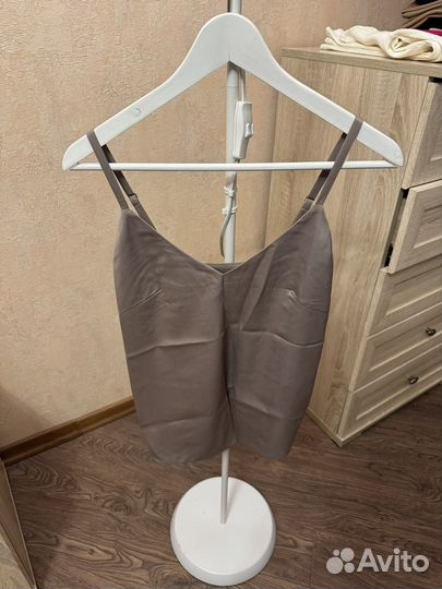 Топ с разрезом Gate31