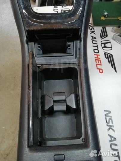 Подлокотник Toyota Kluger V MCU25W 1MZ 2003