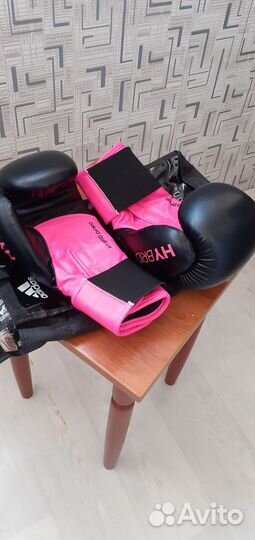 Боксерские перчатки женские 8 oz почти новые