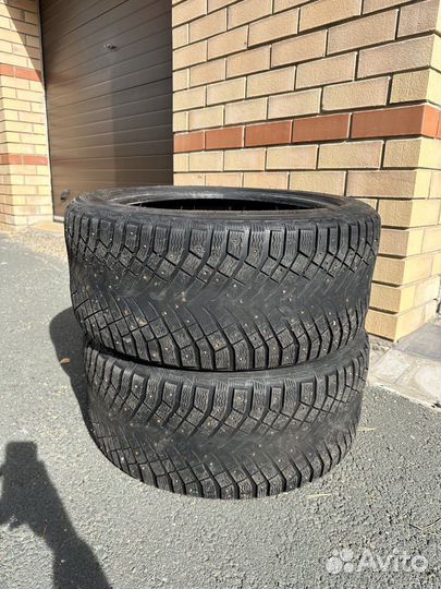 Michelin X-Ice North 4 275/40 R19 и 275/40 R19