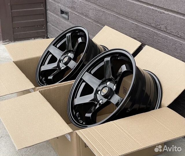 Rays R17x8 5x114,3 ET35 CB73,1