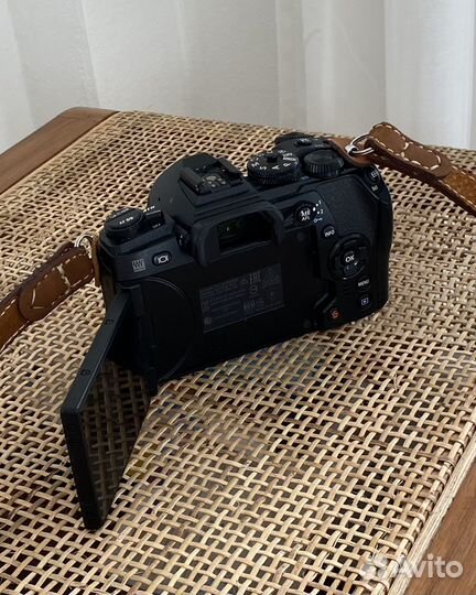 Беззеркальный фотоаппарат Olimpus OMD-EM 1 mark II