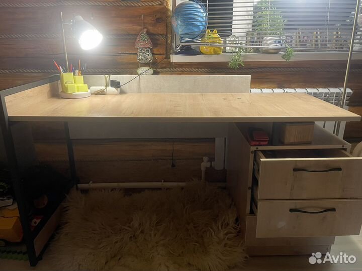 Письменный стол бу с тумбами одноместный