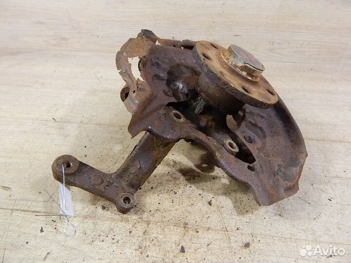 Кулак поворотный задний правый Vw Touran 1