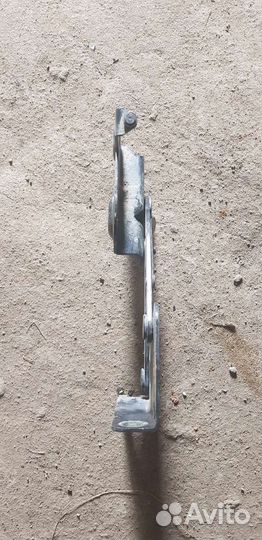 Петля капота правая Ланд Ровер Land Rover L322