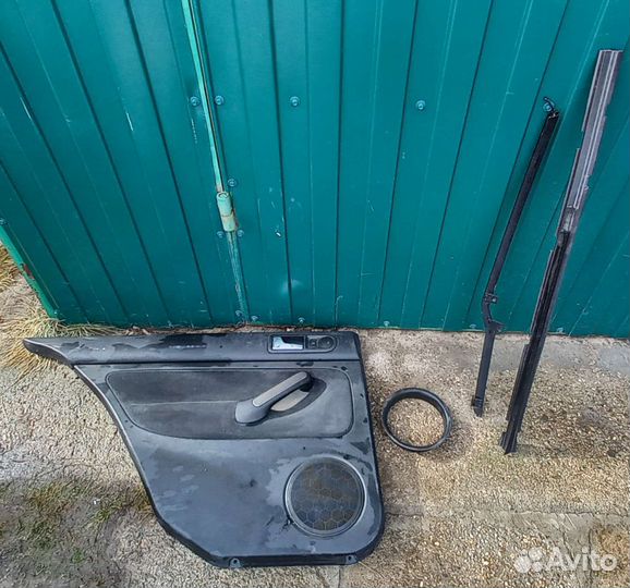 Обшивка двери задней левой Volkswagen Bora 1J