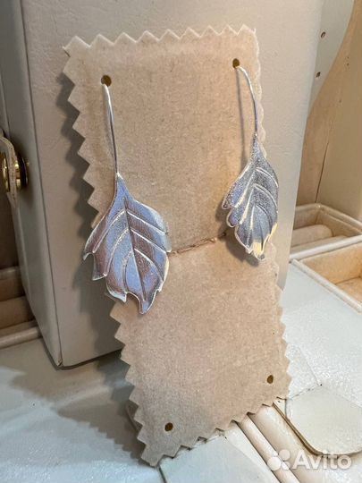 Новые серьги в форме листа