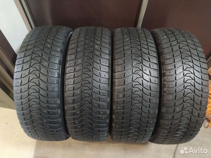 Michelin X-Ice North 3 215/65 R16