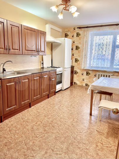 2-к. квартира, 63 м², 1/9 эт.