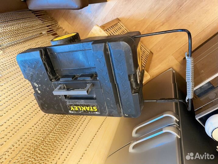 Ящик для инструмента на колесах Stanley