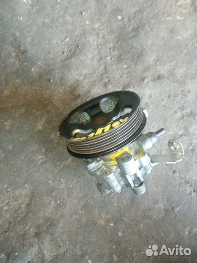 Тойота Авенсис - насос гура двигатель 2,0 л